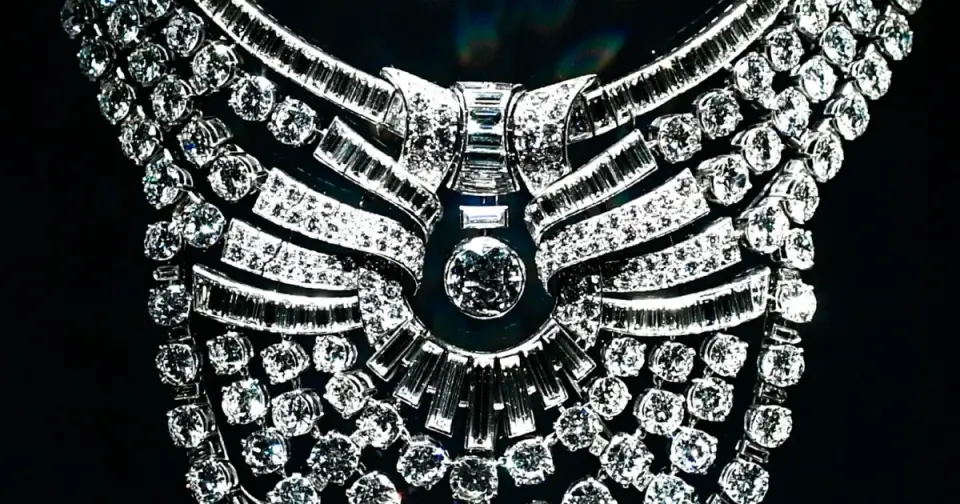 Vienna Museum Heist: Thieves Smash Case to Steal $4.3M Egyptian Queen’s Necklace