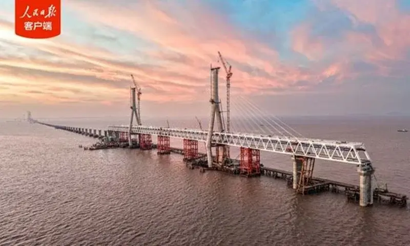 Hangzhou Bay Bridge Achieves First Span Closure Amid Extreme Tidal Challenges