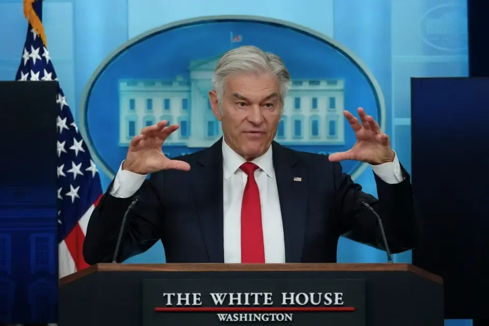 Oz lashes out at Trump opponents: 'Treating stupid is really hard'