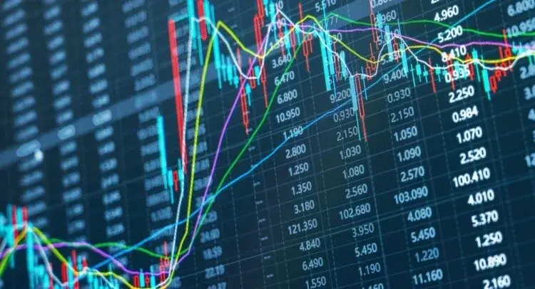 Oil Rises as Futures Wobble Ahead of Mega-Cap Earnings