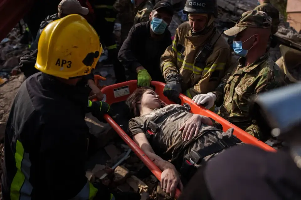 Kramatorsk Bus Strike Kills Dozens as Ukraine Hits Russian Refineries
