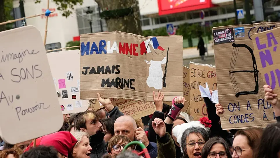 Orléans: Heavy Security and Mass Protests Mark Le Pen’s 2027 Campaign Launch