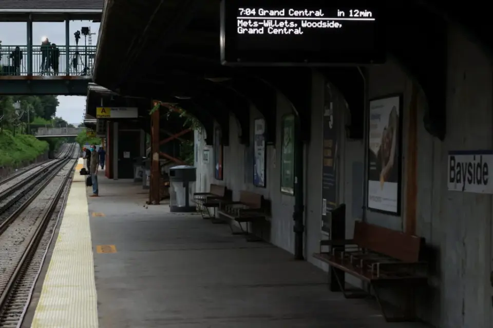 LIRR at risk of shutdown as union talks near deadline