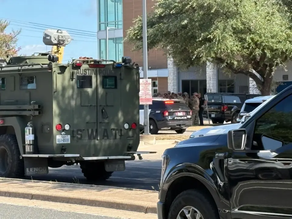 APD Shootout in North Austin Ends With Suspect in Custody