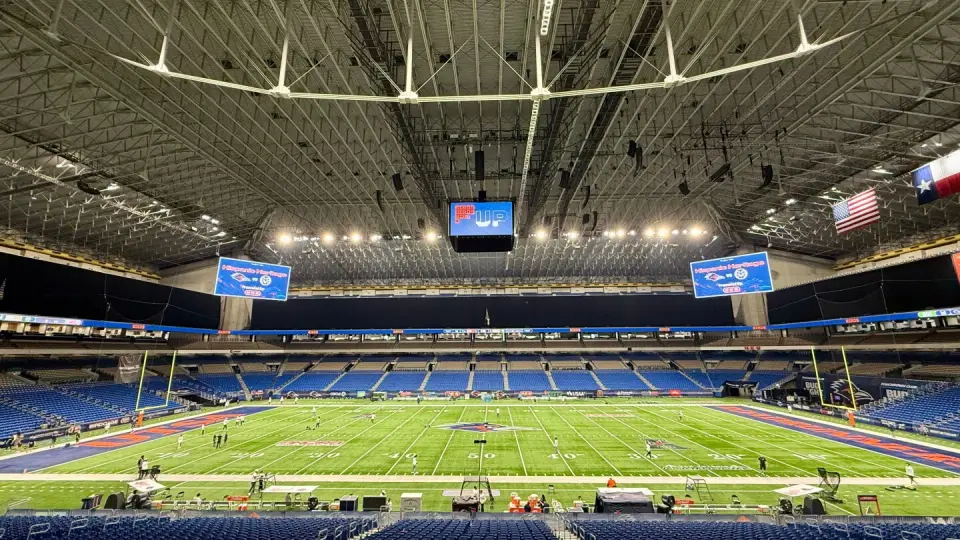 Airman dies after uncontrolled rappel from Alamodome rafters before UTSA-Navy game