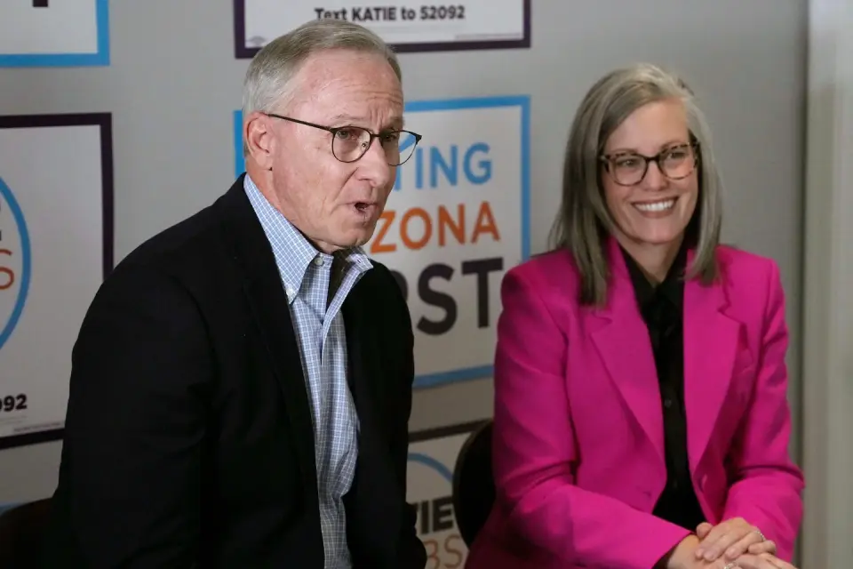 Hobbs bets on cross‑party appeal by naming Giles as running mate