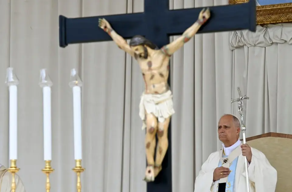 Pope in Pompeii Urges Mercy, Peace for World Leaders Through Mary’s Rosary