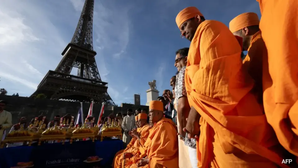 Paris Probe Finds No Written Order to Exclude Women During BAPS Visit
