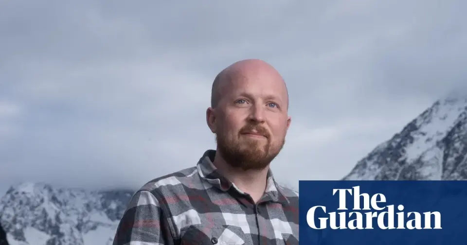 Alaska Governor Race: Kreiss-Tomkins Leads Amidst Republican Fragmentation and Local Grievances