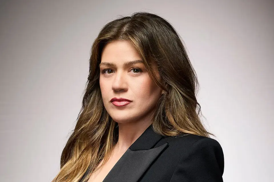 Kelly Clarkson’s Brooklyn Bird Feud Escalates After Security Footage Emerges