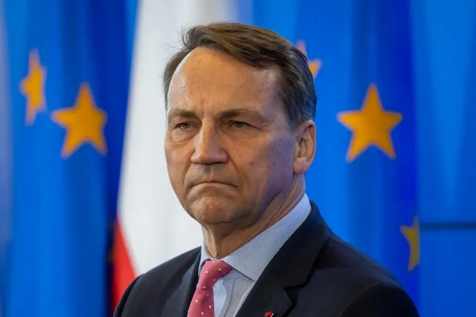 Sikorski Warns Moscow Plans Major Escalation to Justify Mobilization