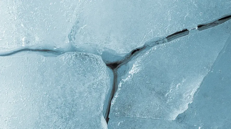 AI Uncovers Hidden Deep Quakes Beneath East Antarctica