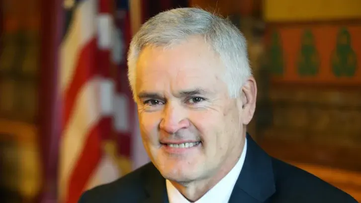 Iowa First Gentleman Kevin Reynolds Recovers from Brain Tumor Surgery After Cancer Recurrence