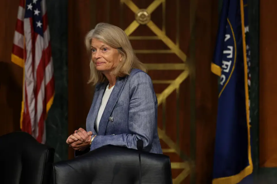 Alaska Senator Murkowski Backs Democrat Kreiss-Tomkins in Final Push Before Election