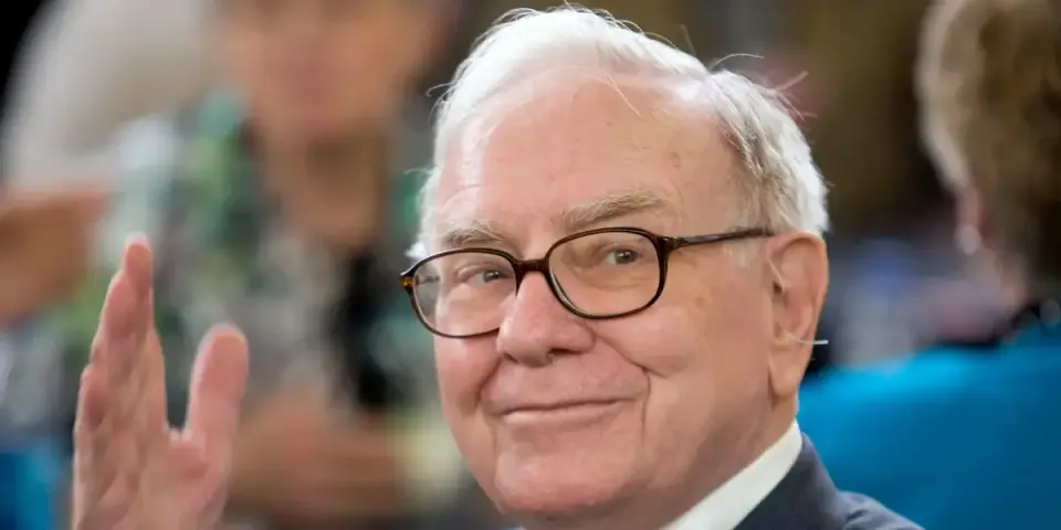 Buffett's Simple S&P 500 Strategy Outperforms Despite Market Concentration Risks