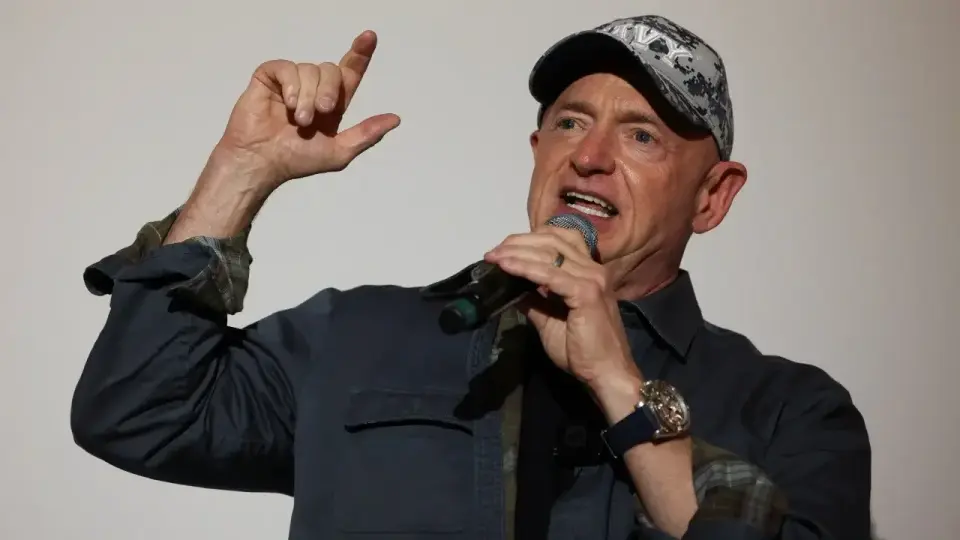 Kelly Signals 2028 Presidential Ambitions Amid Maine Midterm Campaign