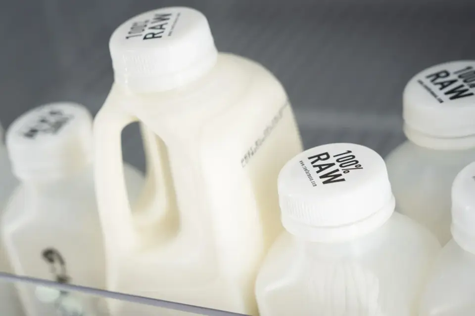 Pediatricians Renew Call for Nationwide Raw Milk Ban Amid Rising Outbreaks