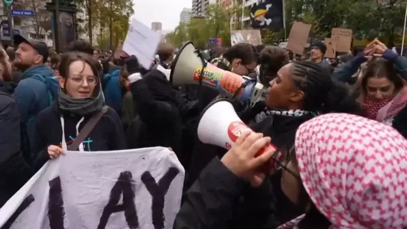 France’s Second Wave: 400,000 Protesters March Peacefully Before Evening Clashes