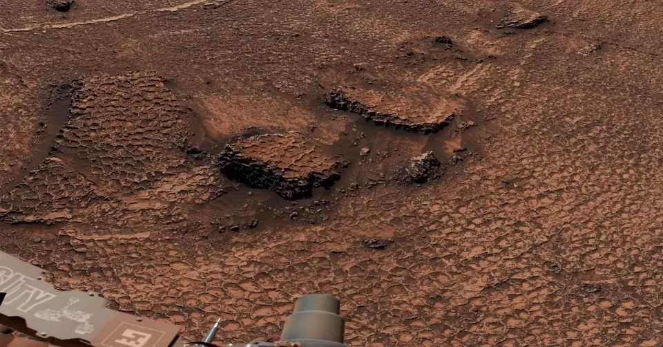 Curiosity Uncovers Vast Honeycomb Rock Field on Mars