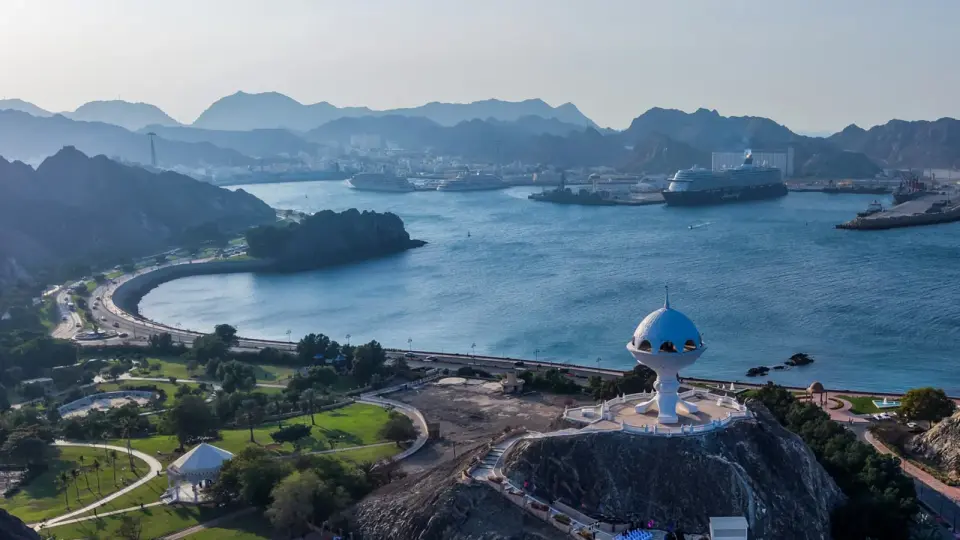 US threatens sanctions and possible force against Oman over Hormuz tolling plan