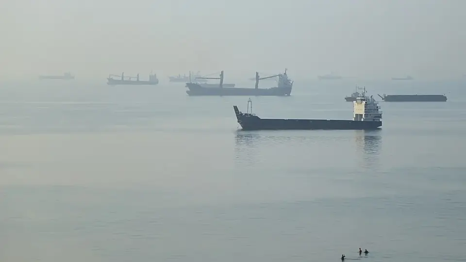 IRGC Claims Super Tanker Destroyed by Mine in Strait of Hormuz