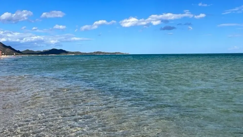 Sardinia restricts beach shade to kids and seniors to shield coastline