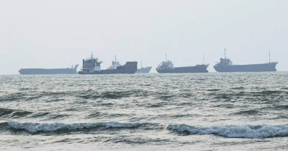 US Navy SEALs Conducted Secret Four-Month Demining Operation in Strait of Hormuz