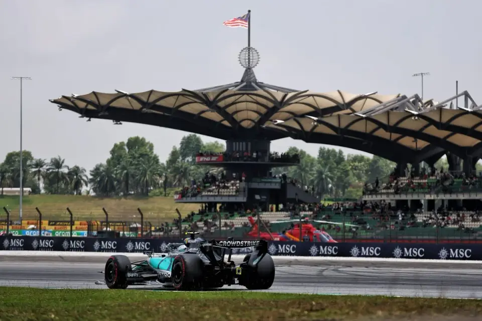 Mercedes Upgrade Fails to Deliver at Sepang Amid Title Fight