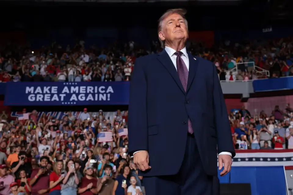 Trump’s Midterm Roadshow: A Strategic Retreat to Red States Amidst Low Approval
