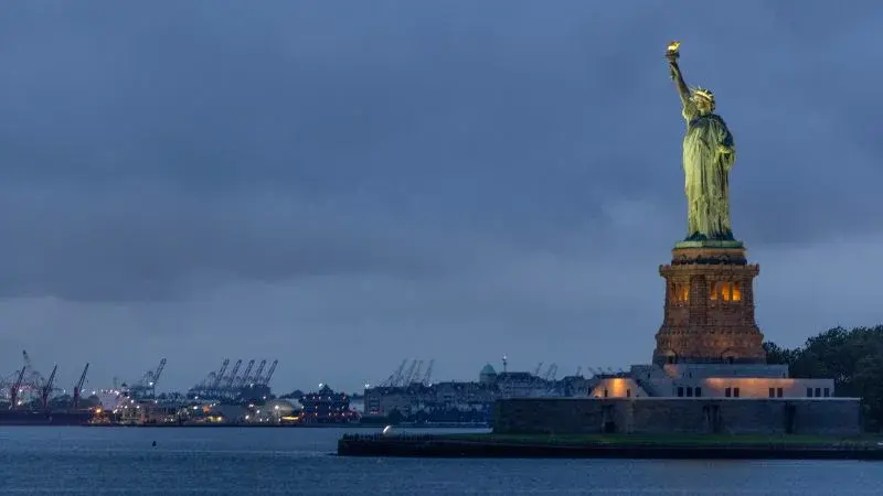 Tragedy in New York Harbor: mother and infant die after boat capsizes near Liberty Island