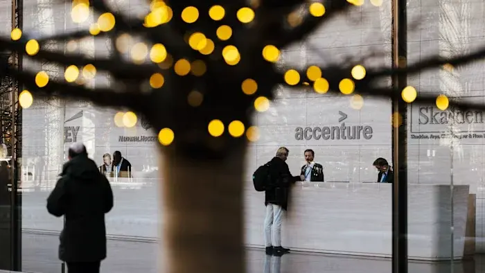 Accenture Weighs $1.5bn Sale of China Unit to Pivot Toward AI Growth