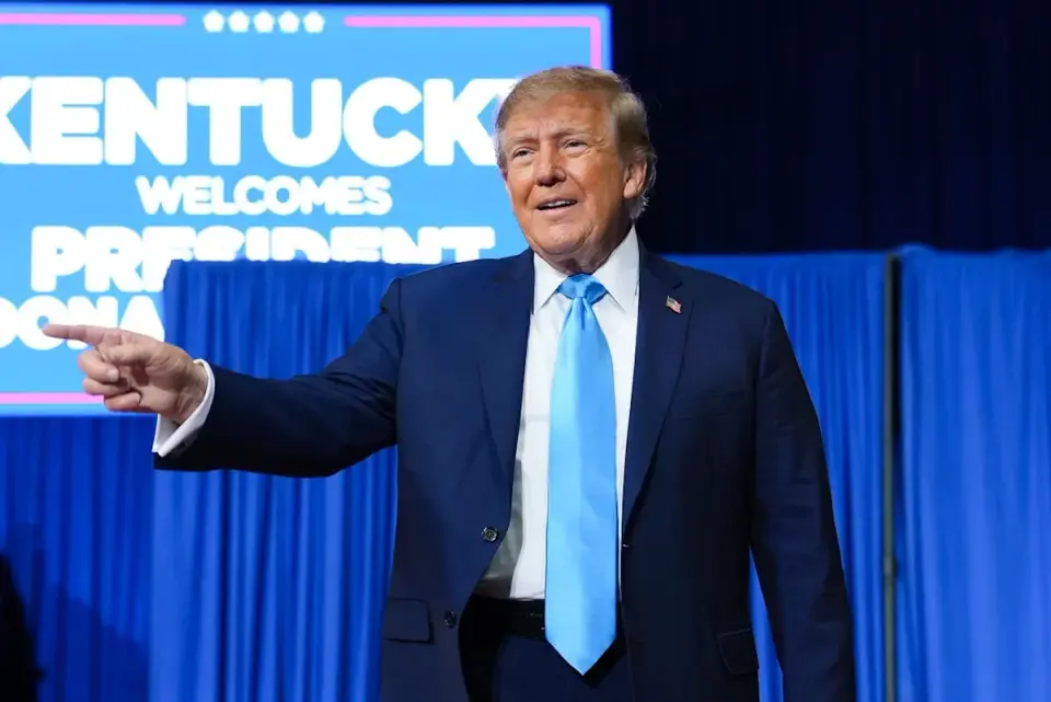 Trump’s Kentucky Rally Confidence Clashes with White House Chaos and Polling Dips