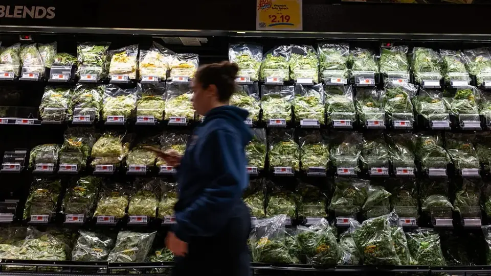 Cyclospora Outbreak Slows U.S. Salad Sales as Shoppers Hedge Greens