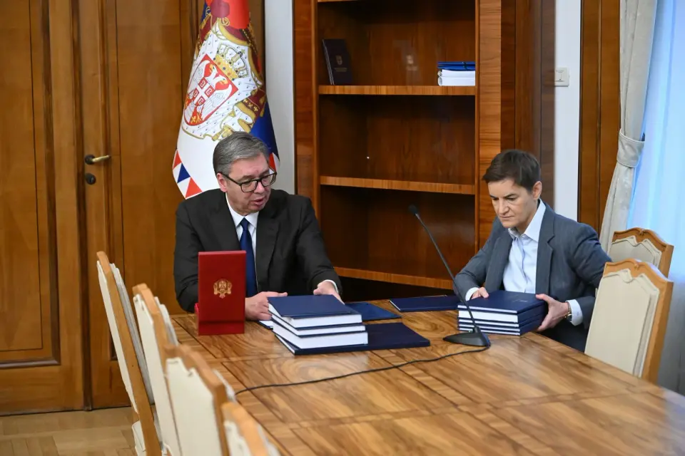 Brnabić Assumes Acting Presidency as Vučić Resigns to Chase PM Role