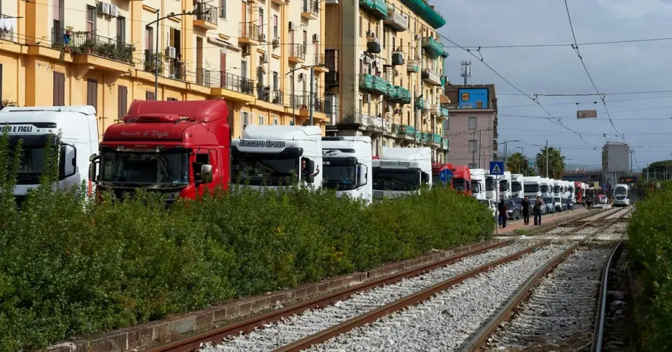 Southern Italy Truck Blockades Force Meloni to Balance Security Decrees with Economic Relief
