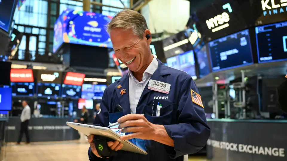 Bond Selloff Creates Rare Wealth Opportunity Amid Global Fiscal Stress