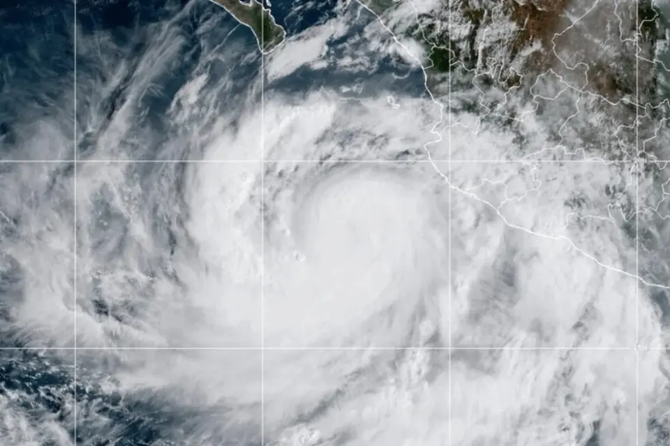 Pacific Moisture Drenches Central US, Threatening Chile Crops and Flooding New Mexico