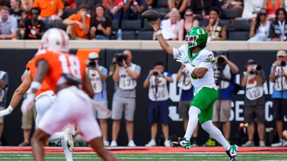Oklahoma State snaps 12-game skid with 39-31 upset over No. 6 Oregon