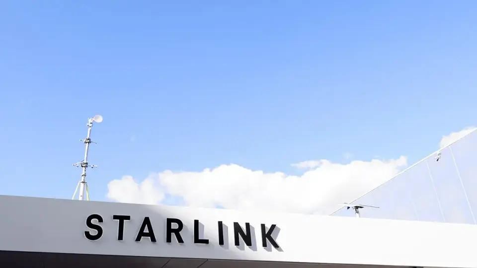 SpaceX’s wireless ambitions face $130 billion cost barrier as incumbents rally