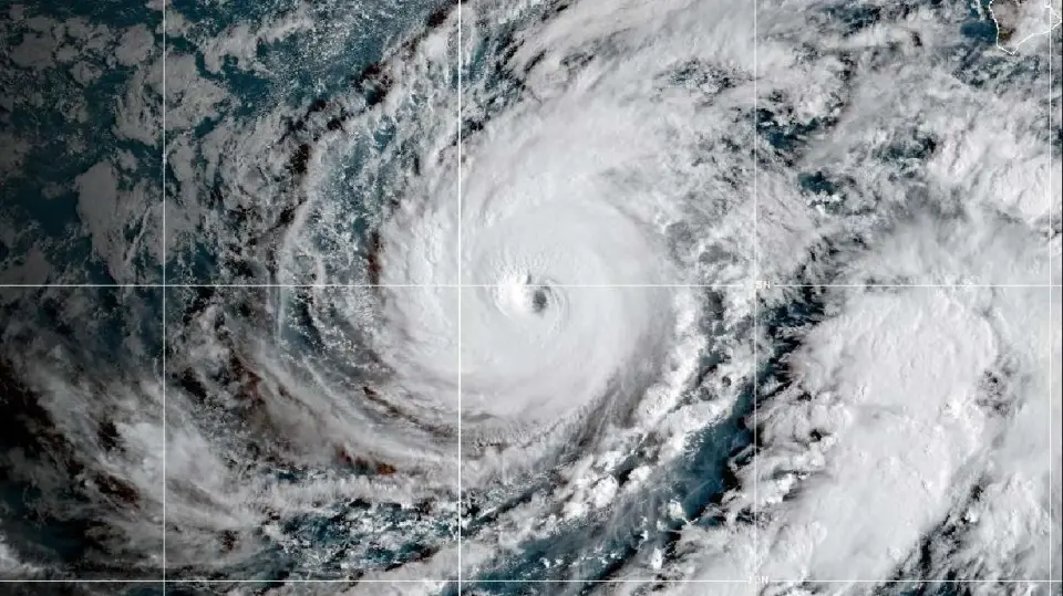 Hurricane Lowell Leaves Kauai in Darkness and Chaos, Stranding a Utah Family