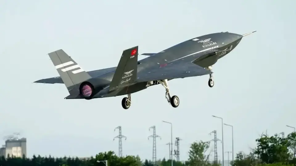 Turkey Demonstrates Live Crewed/Uncrewed Drone Teaming With Kizilelma and M-346