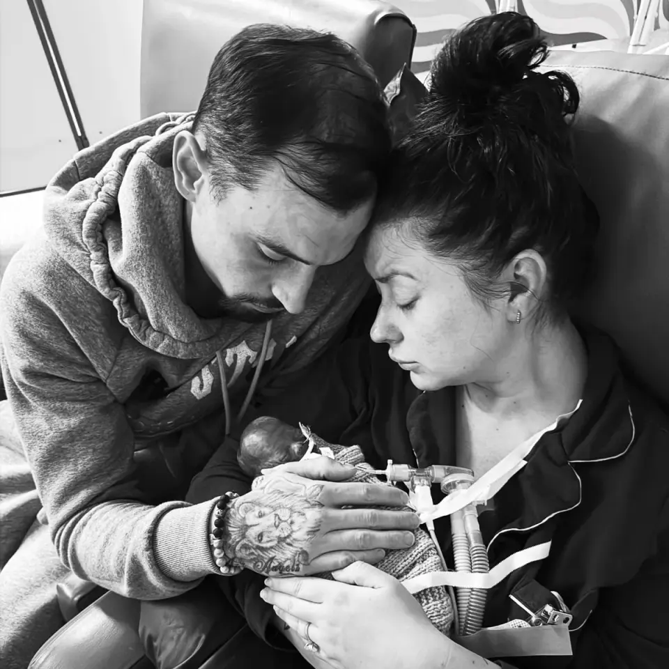 Holly Ditchfield and Aaron Summers Mourn Premature Twins Georgie and Marley