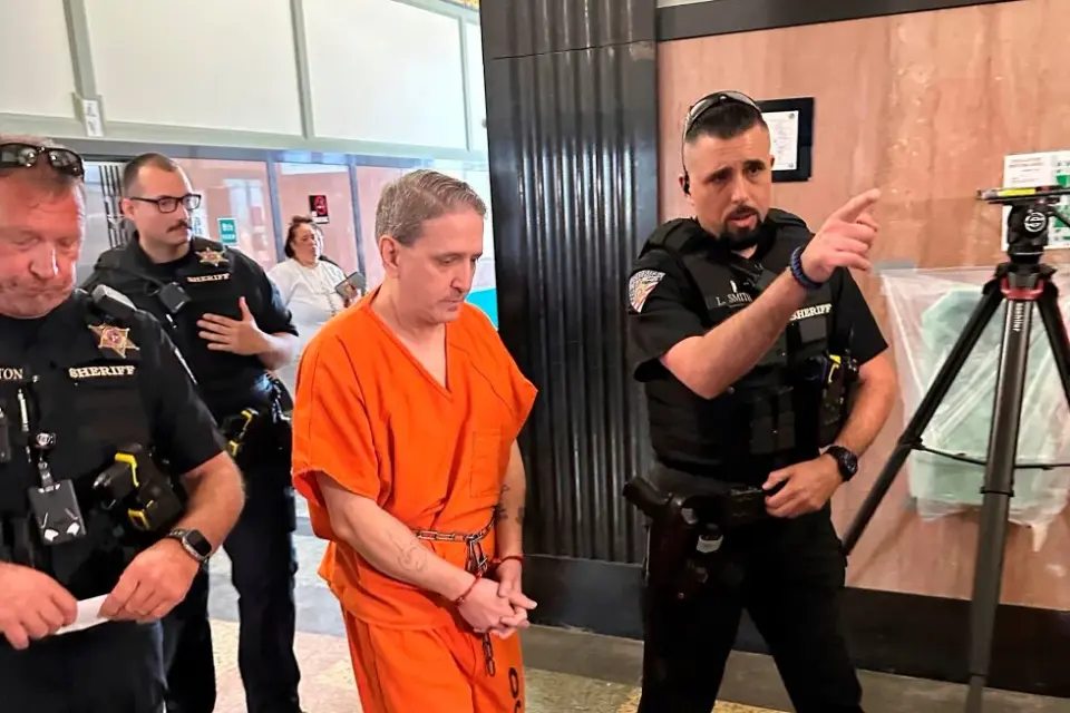 Oklahoma death-row inmate Richard Glossip freed on bond ahead of retrial