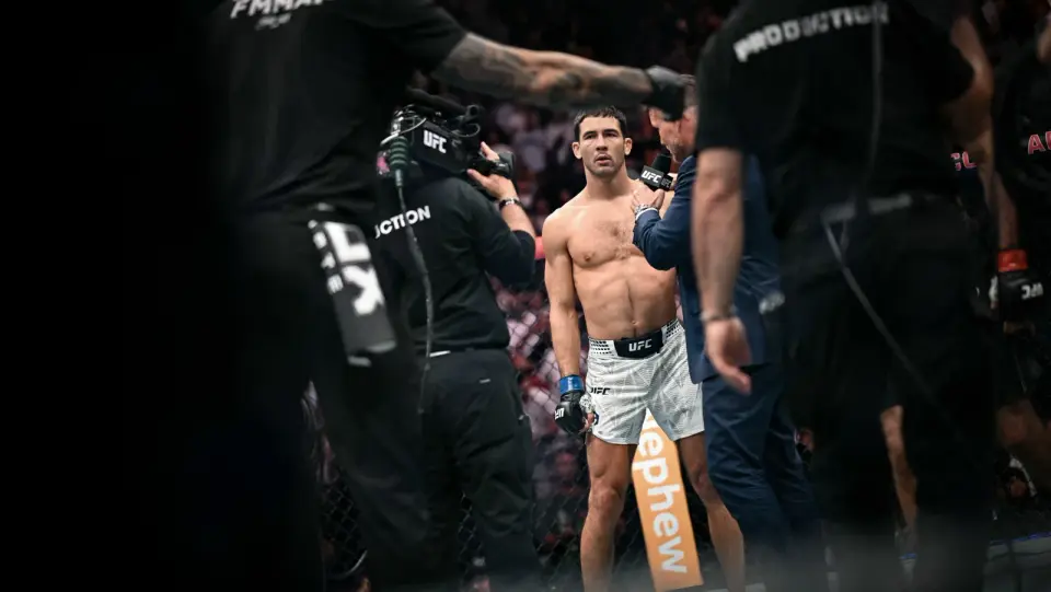 Parnasse Stuns Hooker in Paris Debut, Headlines UFC Bonus Night