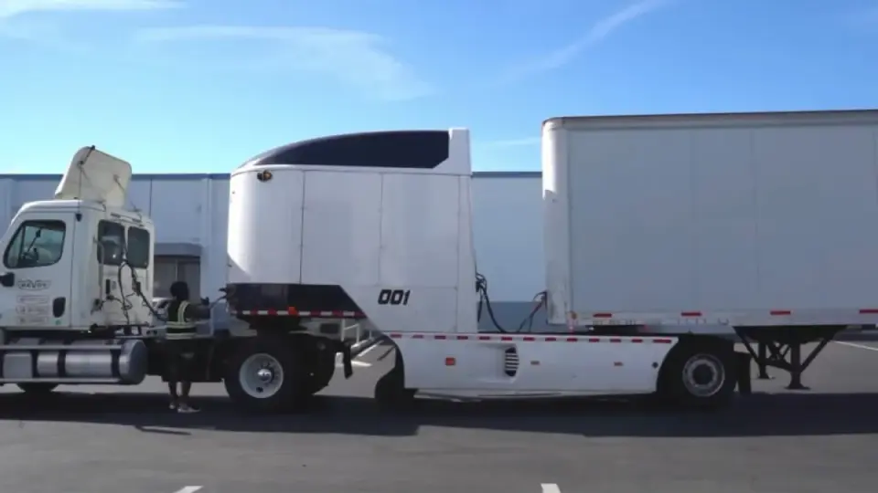 Swappable Battery Hybrid for Semis Promises 200-Mile Electric Boost