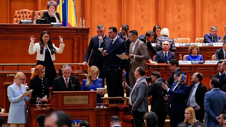 Romania's pro-EU coalition collapses as no-confidence vote topples the prime minister