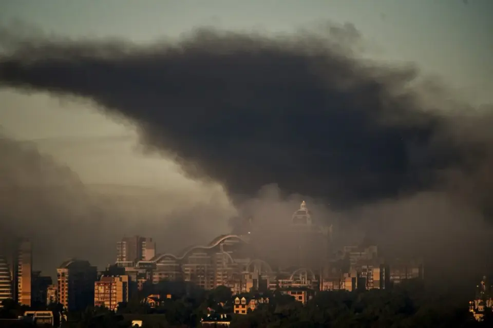 Russia's 'Massive' Overnight Barrage Kills at Least 21 Across Ukraine