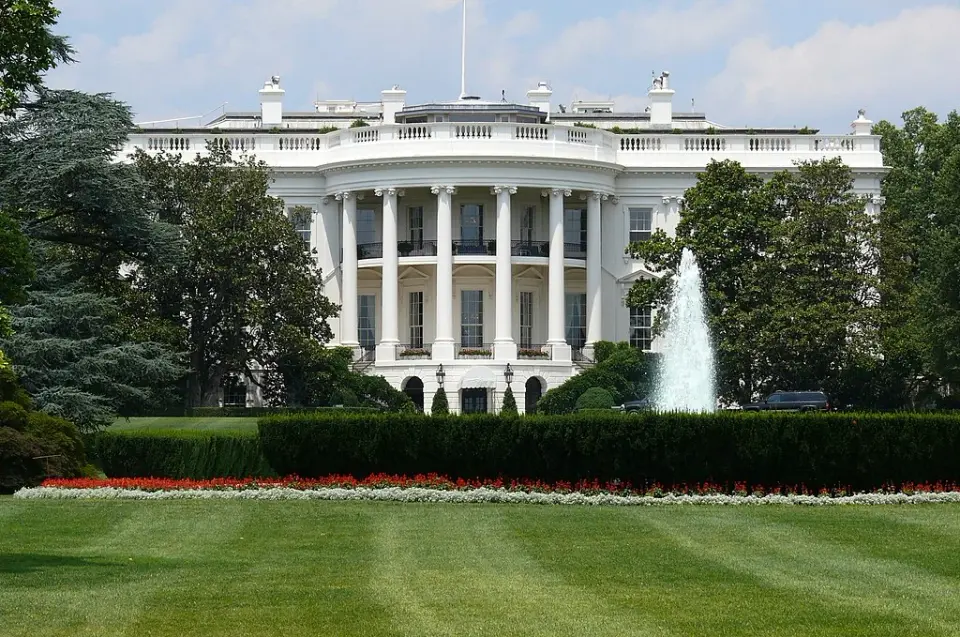 MAGA Figures Blame Ukraine for Fuel Prices Ahead of US Midterms