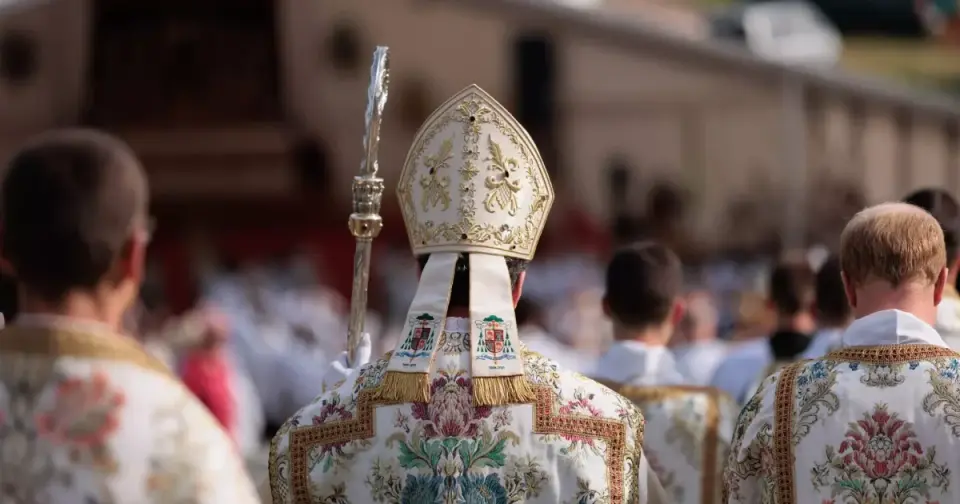 Latin Mass Society Maintains Distance from SSPX Consecrations