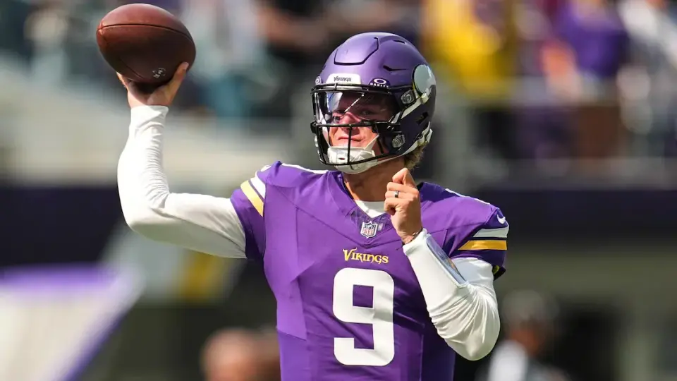 Vikings QB McCarthy Hurt in Preseason Amid Trade Buzz, Wentz Steps In